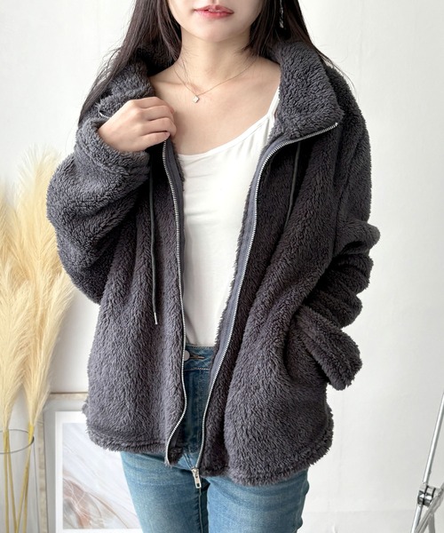 Amulet(アミュレット)の「ふわっと軽くて毎日にちょうどいい ソフトボアブルゾン(ブルゾン・レディース・パープル/グレー/レッド/ピンク/グリーン/ブラウン/ベージュ・L/S/M/XL)」の2枚目の写真
