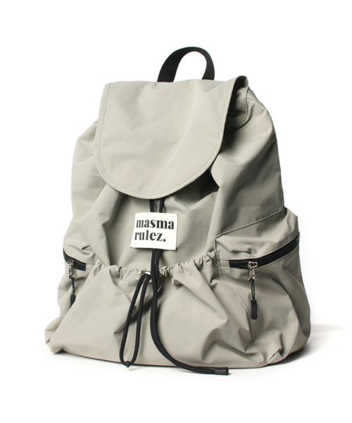 MASMARULEZ（マスマルールズ）の「[INT] String flap backpack _ Gray（バックパック/リュック・レディース・その他・FREE）」の2枚目の写真