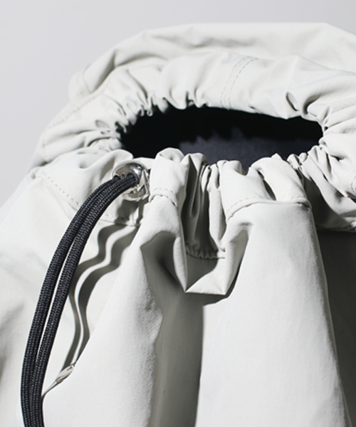 MASMARULEZ（マスマルールズ）の「[INT] String flap backpack _ Gray（バックパック/リュック・レディース・その他・FREE）」の9枚目の写真