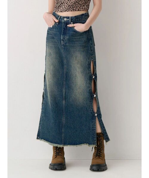 EVRIS(エヴリス)の「サイドビジューカットロングデニムスカート(デニムスカート・レディース・インディゴブルー/ブルー/ブラック・MEDIUM/SMALL)」の1枚目の写真