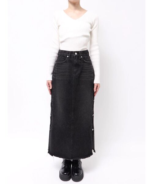 EVRIS(エヴリス)の「サイドビジューカットロングデニムスカート(デニムスカート・レディース・インディゴブルー/ブルー/ブラック・MEDIUM/SMALL)」の14枚目の写真