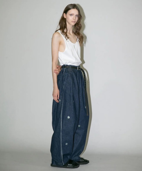 my beautiful landlet(マイビューティフルランドレット)の「【my beautiful landlet】12.5oz DENIM TUCK WIDE PANTS - One Wash Print(デニムパンツ・メンズ・ブラック/ブルー・1/2/0)」の2枚目の写真