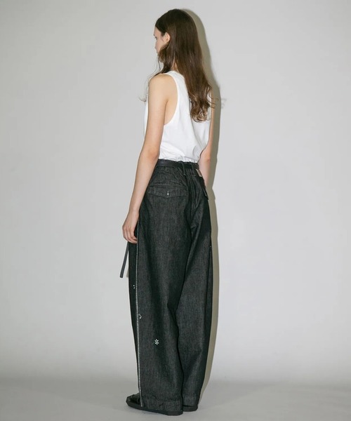 my beautiful landlet(マイビューティフルランドレット)の「【my beautiful landlet】12.5oz DENIM TUCK WIDE PANTS - One Wash Print(デニムパンツ・メンズ・ブラック/ブルー・1/2/0)」の6枚目の写真