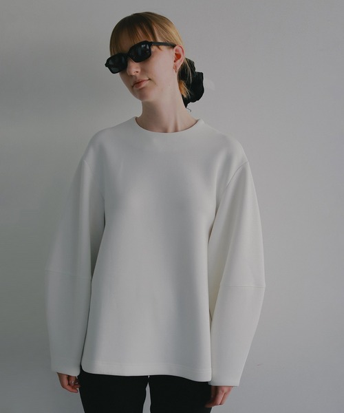 MANOF（マノフ）の「CURVED SLEEVES TOPS（Tシャツ/カットソー・レディース・ネイビー/ホワイト/グレー・F）」の2枚目の写真