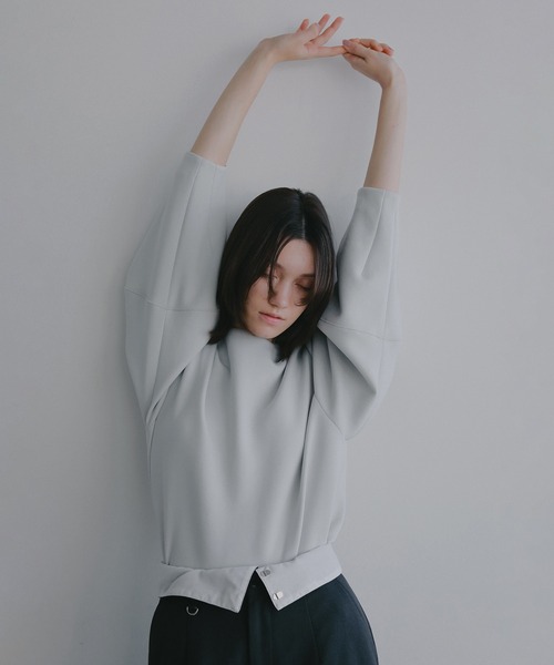 MANOF（マノフ）の「CURVED SLEEVES TOPS（Tシャツ/カットソー・レディース・ネイビー/ホワイト/グレー・F）」の4枚目の写真
