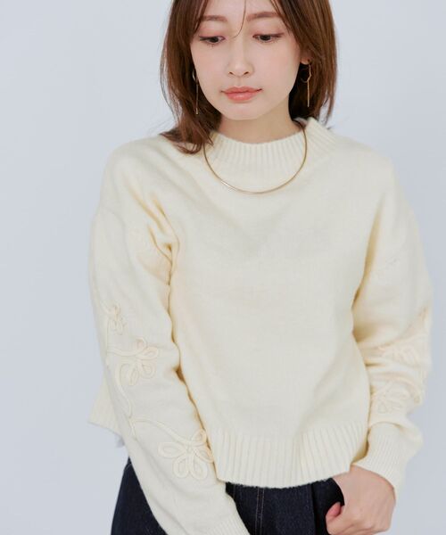 COHINA（コヒナ）の「コードエンブロイダリーボトルネックニット 【低身長・小柄女性】（ニット/セーター・レディース・ブルー/グレー/ホワイト・ONE SIZE）」の4枚目の写真