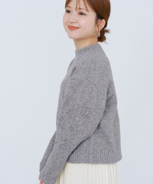 COHINA（コヒナ）の「コードエンブロイダリーボトルネックニット 【低身長・小柄女性】（ニット/セーター・レディース・ブルー/グレー/ホワイト・ONE SIZE）」の9枚目の写真