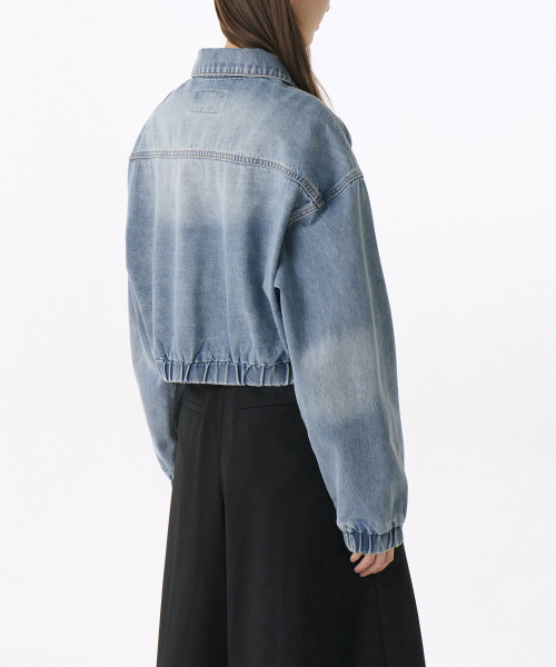 MUSINSA STANDARD WOMAN（ムシンサスタンダードウーマン）の「ウィメンズリラックスドクロップデニムブルゾンジャケット[ライトインディゴ]（ブルゾン・レディース・その他・S/M/L）」の4枚目の写真