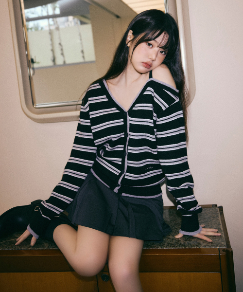 ONE OFF SHOULDER STRIPE WOOL BLENDED CARDIGAN BLACK（カーディガン