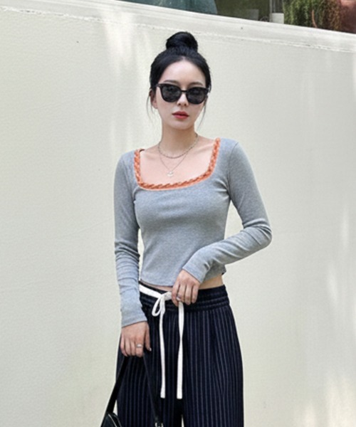 Pt18kg(プラチナイチハチキログラム)の「ラインスクエアネックスリムトップ(Tシャツ/カットソー・レディース・ブラック/グレー・FREE)」の1枚目の写真