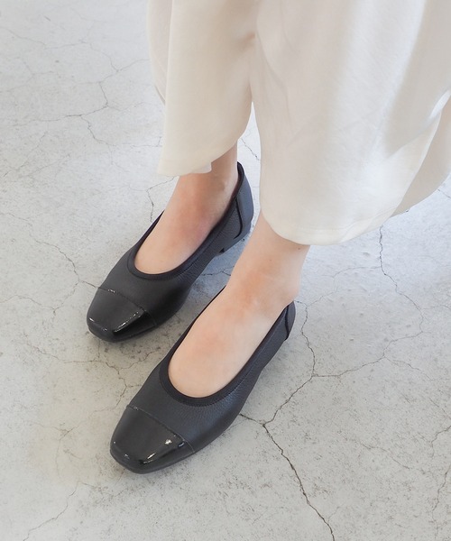 ENあしながおじさん(エンアシナガオジサン)の「【本革/日本製】ソフトフラットシューズ 5360623(パンプス・レディース・ブラック/オフホワイト・22.5cm/23cm/23.5cm/24cm/24.5cm)」の19枚目の写真