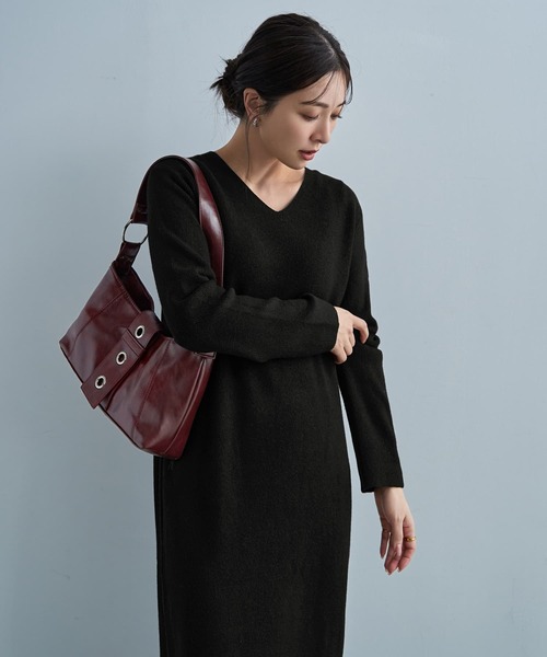 STYLE DELI(スタイルデリ)の「しっとりもっちりVネックニットワンピース(ワンピース・レディース・ブラック/アイボリー/ブラウン・FREE)」の1枚目の写真