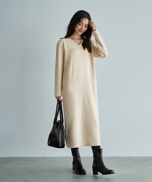 STYLE DELI(スタイルデリ)の「しっとりもっちりVネックニットワンピース(ワンピース・レディース・ブラック/アイボリー/ブラウン・FREE)」の11枚目の写真