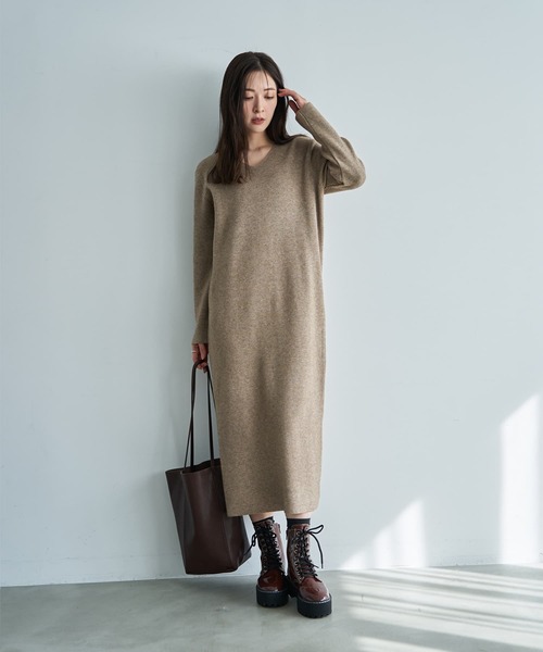 STYLE DELI(スタイルデリ)の「しっとりもっちりVネックニットワンピース(ワンピース・レディース・ブラック/アイボリー/ブラウン・FREE)」の4枚目の写真