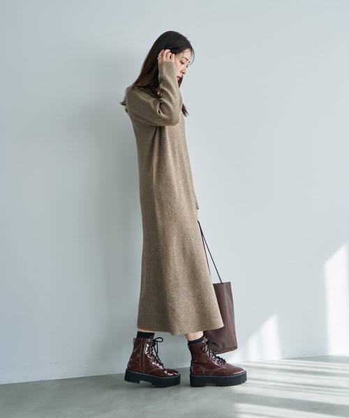 STYLE DELI(スタイルデリ)の「しっとりもっちりVネックニットワンピース(ワンピース・レディース・ブラック/アイボリー/ブラウン・FREE)」の8枚目の写真
