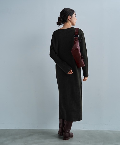 STYLE DELI(スタイルデリ)の「しっとりもっちりVネックニットワンピース(ワンピース・レディース・ブラック/アイボリー/ブラウン・FREE)」の18枚目の写真