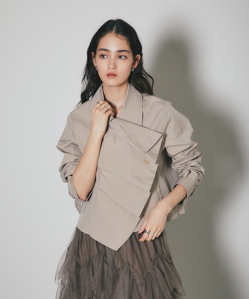 ARVELLIA(アルベリア)の「SLANT SHORT TRENCH(その他アウター・レディース・ブラック/ベージュ・M)」の3枚目の写真
