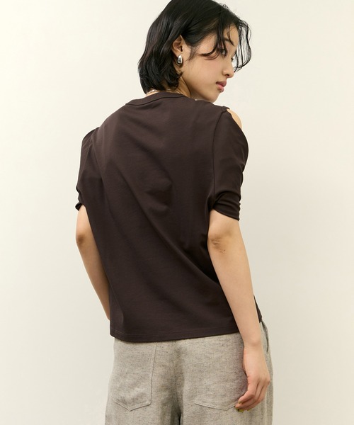 ADAM ET ROPE'（アダムエロペ）の「2WAYノットプルオーバー（Tシャツ/カットソー・レディース・ダークブラウン/ホワイト/サックスブルー・FREE）」の4枚目の写真