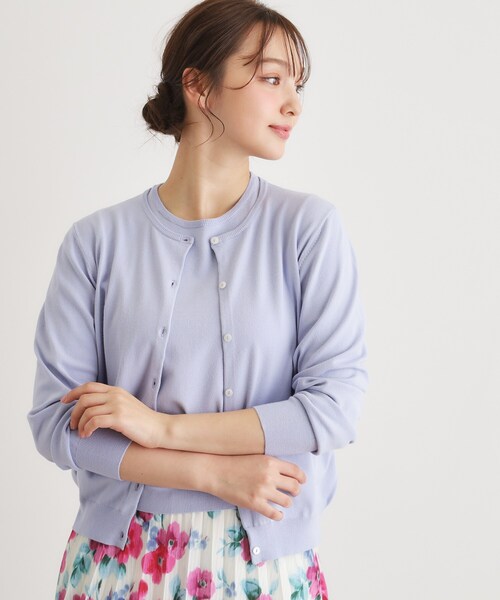 LAURA ASHLEY（ローラアシュレイ）の「【洗える／同素材アイテムあり】ソフトタッチ ニットカーディガン（カーディガン/ボレロ・レディース・オフホワイト/サックスブルー・38/40）」の2枚目の写真