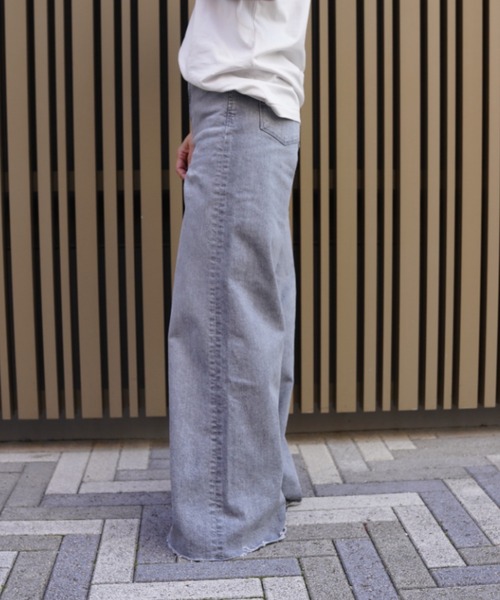 YANUK(ヤヌーク)の「YANUK(ヤヌーク) WIDE FLARE/ワイドフレア/FRG(デニムパンツ・レディース・グレー・23/24/25)」の3枚目の写真