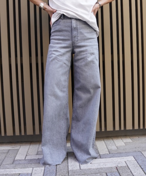 YANUK(ヤヌーク)の「YANUK(ヤヌーク) WIDE FLARE/ワイドフレア/FRG(デニムパンツ・レディース・グレー・23/24/25)」の4枚目の写真