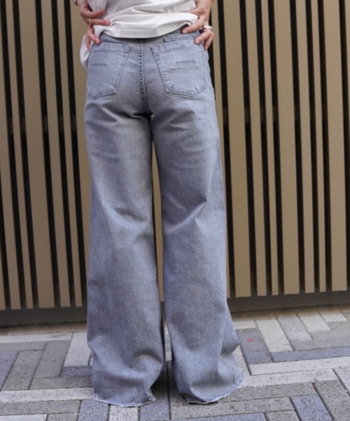 YANUK(ヤヌーク)の「YANUK(ヤヌーク) WIDE FLARE/ワイドフレア/FRG(デニムパンツ・レディース・グレー・23/24/25)」の5枚目の写真