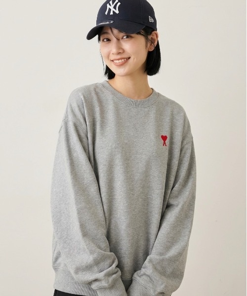 AMI Alexandre Mattiussi（アミアレクサンドルマテュッシ）の「【AMI PARIS】アミ パリス Sweat Shirt スウェット トレーナー（スウェット・レディース・ブラック/グレー/ネイビー・SMALL/MEDIUM/LARGE）」の2枚目の写真