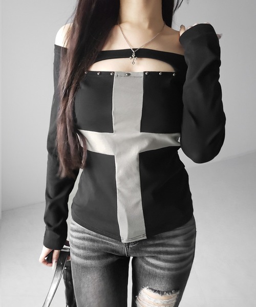me+em select（ミームセレクト）の「【 ２color 】十字架クロスデザインカットアウトオフショルスリムトップス ／ cross design cutout offshoulder slim tops（Tシャツ/カットソー・レディース・グレー/ブラック・FREE）」の22枚目の写真