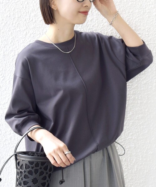 SHIPS(シップス)の「【WEB限定】〈接触冷感 / 汗染み防止加工〉オーガニック コットン 裾 ドロスト トップス(Tシャツ/カットソー・レディース・ライラック/ベージュ系/ダークグレー・ONE SIZE)」の2枚目の写真