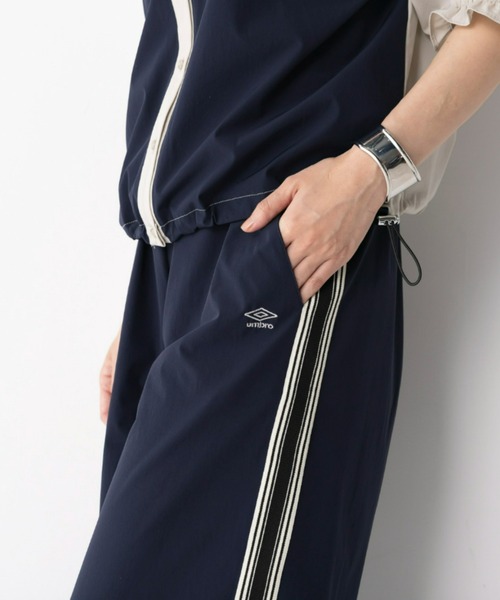 UMBRO(アンブロ)の「【UMBRO】ラインナイロンワイドパンツ (アンブロ/umbro/UNDOVEオリジナル/UNDOVE限定/ワンポイント刺繍/ラインパンツ/限定展開/防シワ/はっ水/UV/ストレッチ/接触冷感/洗濯機OK)(その他パンツ・レディース・ネイビー・SMALL/MEDIUM/LARGE/X-LARGE)」の8枚目の写真