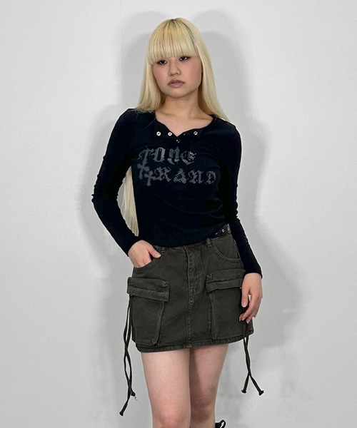 MATU:TA（マトゥータ）の「ヘンリーネッククロスリブトップス / ロンT クロップド丈 カットソー インナー スタイルアップ レイヤード ストリート 海外ガール コンパクト ブラック ホワイト グレー（Tシャツ/カットソー・レディース・ブラック/グレー/ホワイト・FREE）」の5枚目の写真