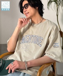 Java（ジャバ）の「《JaVaジャバコラボ》【吸水速乾機能付き】Tシャツ派にこそ試してほしい!さらっと夏場も快適なカレッジロゴ 飛び刺繍 ミニ裏毛Tシャツ（Tシャツ/カットソー）」