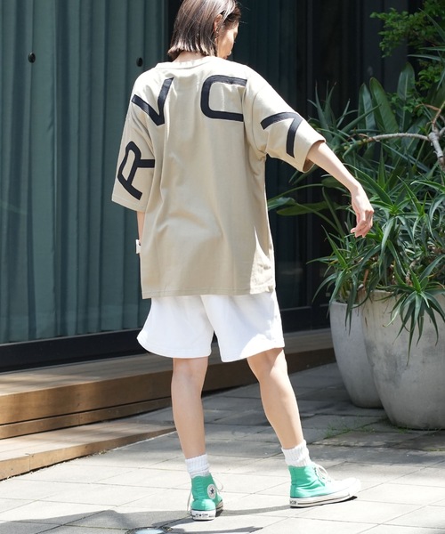 RVCA（ルーカ）の「RVCA メンズ BACK SIDE ARCH SS Tシャツ 【2026年春夏モデル】/ルーカバックプリント半袖Tシャツ（Tシャツ/カットソー・メンズ・カーキ/ブラック系その他2/ホワイト・MEDIUM/LARGE/SMALL/X-LARGE）」の17枚目の写真