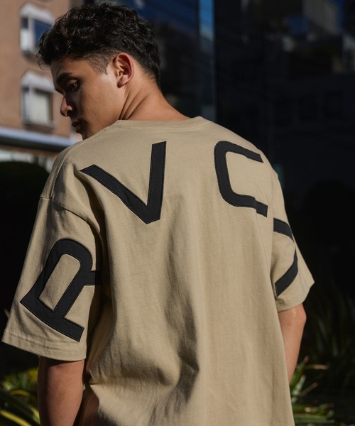 RVCA（ルーカ）の「RVCA メンズ BACK SIDE ARCH SS Tシャツ 【2026年春夏モデル】/ルーカバックプリント半袖Tシャツ（Tシャツ/カットソー・メンズ・カーキ/ブラック系その他2/ホワイト・MEDIUM/LARGE/SMALL/X-LARGE）」の14枚目の写真