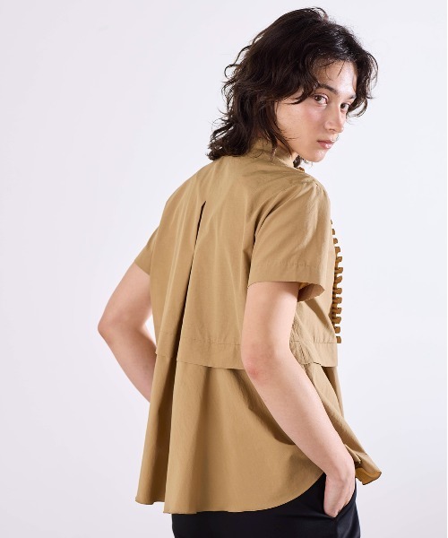 Marilyn Moon（マリリンムーン）の「tuck frill flare half sleeve shirt（シャツ/ブラウス・レディース・ネイビー/キャメル/ホワイト/グレー/サックスブルー・FREE）」の11枚目の写真
