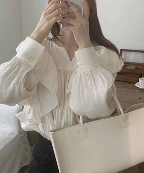 SallyLunn（サリーラン）の「Vネック フリルギャザーブラウス（シャツ/ブラウス・レディース・ホワイト/ブラック・LARGE/MEDIUM）」の3枚目の写真