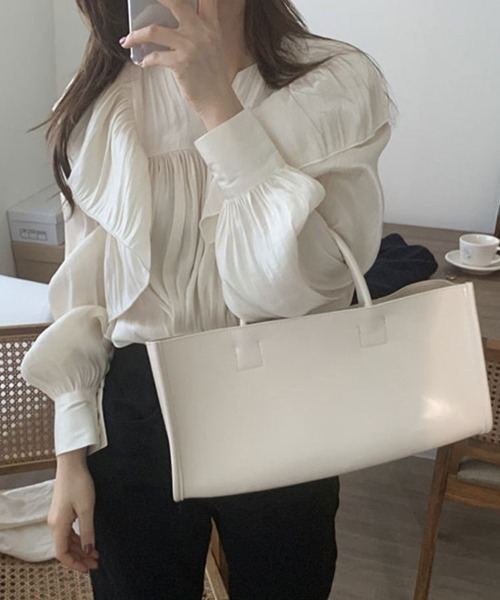 SallyLunn（サリーラン）の「Vネック フリルギャザーブラウス（シャツ/ブラウス・レディース・ホワイト/ブラック・LARGE/MEDIUM）」の4枚目の写真