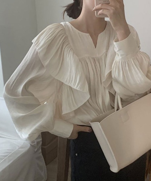 SallyLunn（サリーラン）の「Vネック フリルギャザーブラウス（シャツ/ブラウス・レディース・ホワイト/ブラック・LARGE/MEDIUM）」の6枚目の写真