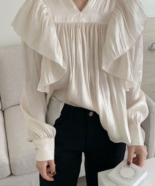 SallyLunn（サリーラン）の「Vネック フリルギャザーブラウス（シャツ/ブラウス・レディース・ホワイト/ブラック・LARGE/MEDIUM）」の7枚目の写真