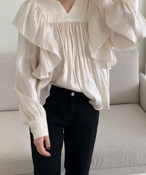 SallyLunn（サリーラン）の「Vネック フリルギャザーブラウス（シャツ/ブラウス・レディース・ホワイト/ブラック・LARGE/MEDIUM）」の8枚目の写真