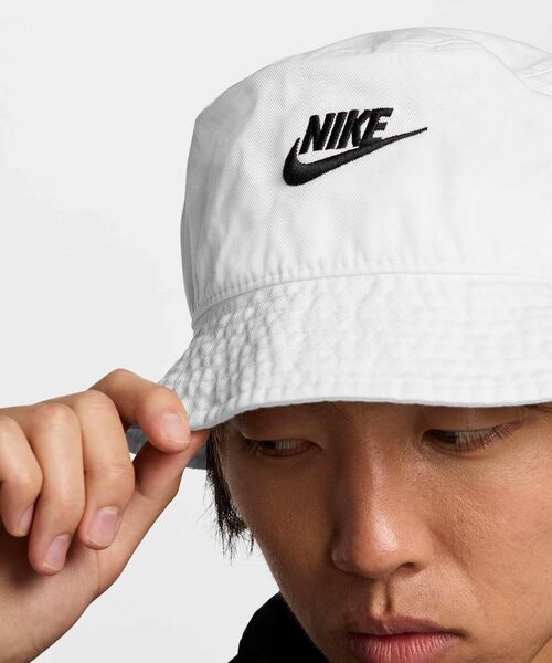 NIKE(ナイキ)の「ナイキ エイペックス フューチュラ ウォッシュ加工 バケットハット / Nike Apex Futura Washed Bucket Hat FB5381-100 White(ハット・メンズ・ホワイト・S/M/L)」の2枚目の写真