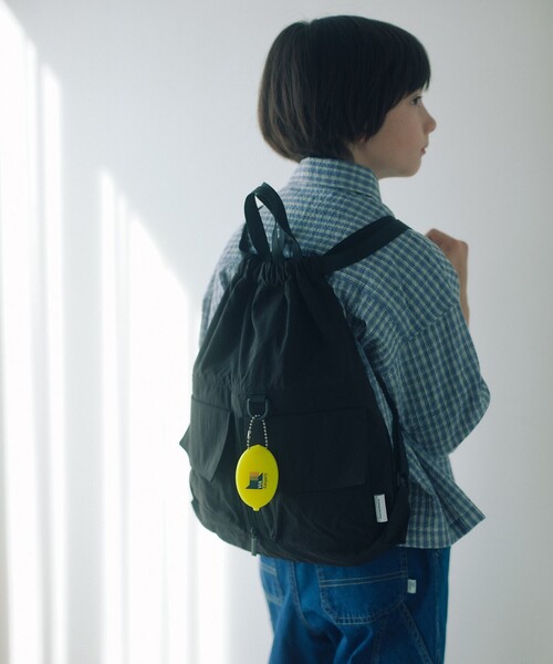 green label relaxing（グリーンレーベルリラクシング）の「ナップサック / リュック / キッズ はっ水（バックパック/リュック・キッズ・ライラック/ブラック/オレンジ・FREE）」の2枚目の写真