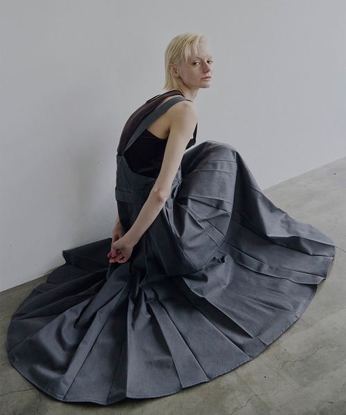 Dickies（ディッキーズ）の「Dickies × Ameri PLEATS DRESS（ワンピース・レディース・ベージュ/グレー・MEDIUM/SMALL）」の16枚目の写真