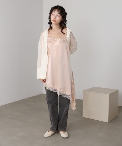 Bab(バブ)の「レースアシンメトリーサテンキャミソール(ワンピース・レディース・ピンク/グレー/ベージュ・M)」の22枚目の写真