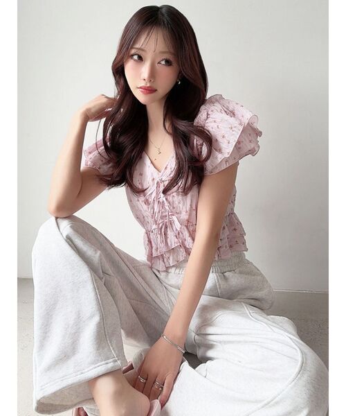 RESEXXY(リゼクシー)の「フラワークロップドフリルブラウス(シャツ/ブラウス・レディース・ピンク/ホワイト/ブラック・FREE)」の4枚目の写真