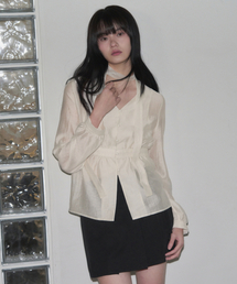 LEATHERY（レザリー）の「シャーリングVネックマフラーブラウス[クリーム]（シャツ/ブラウス）」