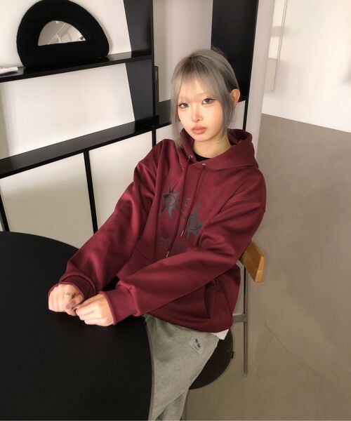 COIRIS_(コイリス)の「ヘリオ フードパーカー 男女共用 (2カラー)(パーカー・レディース・ライトグレー/バーガンディー・FREE)」の8枚目の写真