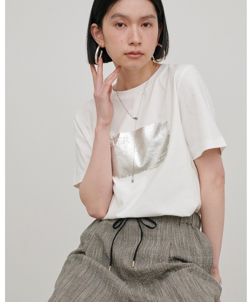 LARUTA(ラルータ)の「【LARUTA】汗染み防止箔ロゴT(Tシャツ/カットソー・レディース・スミクロ/オフホワイト/ブラウン・FREE)」の10枚目の写真