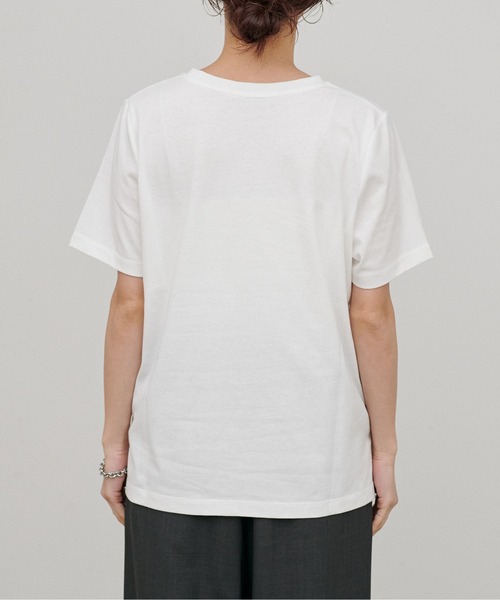 LARUTA(ラルータ)の「【LARUTA】汗染み防止箔ロゴT(Tシャツ/カットソー・レディース・スミクロ/オフホワイト/ブラウン・FREE)」の4枚目の写真