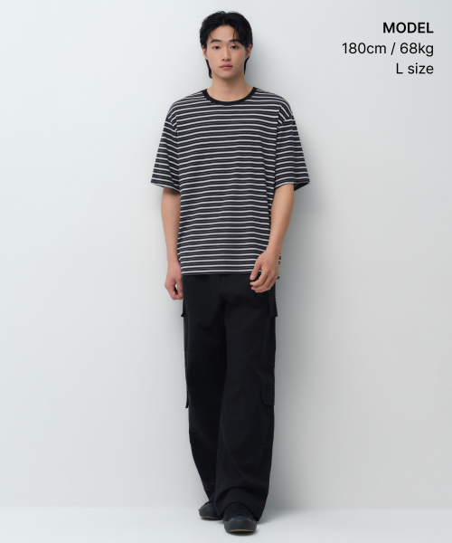 MUSINSA STANDARD（ムシンサスタンダード）の「マルチストライプリラックスティーシャツ5 [ブラック]（Tシャツ/カットソー・メンズ・その他・SMALL/MEDIUM/LARGE/X-LARGE/2XL/3XL）」の2枚目の写真